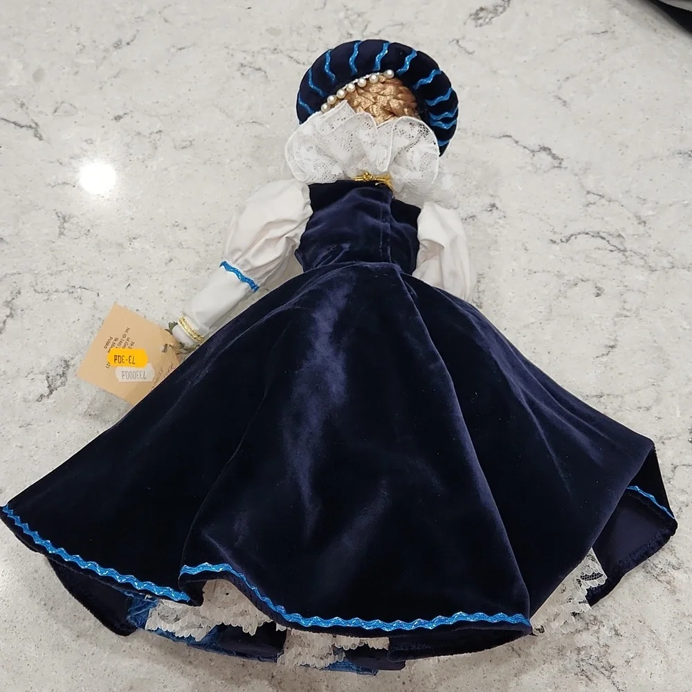 Polish Porcelain Doll Kasia - Picture 11 of 14